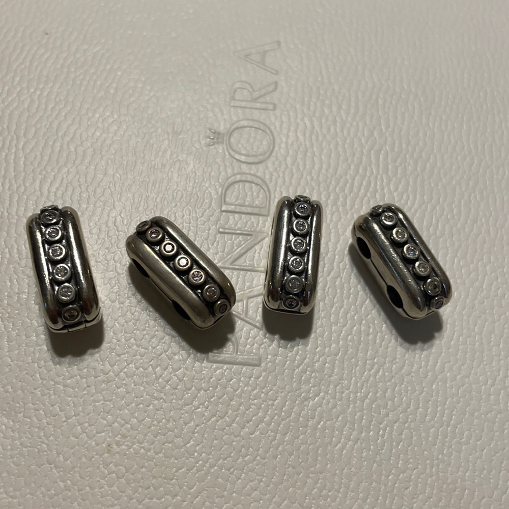 Pandora diva clips